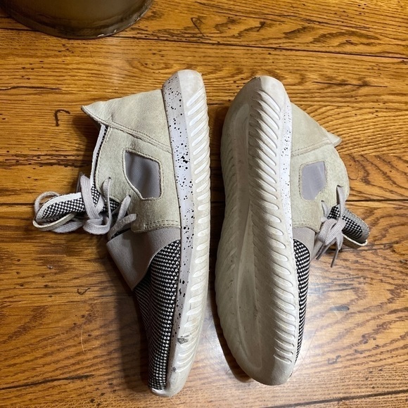 Adidas Tubular Gray/Beige Two Tone Shoes PYV702001 Size 7 1 /2 Pre-Owner. - Picture 7 of 8